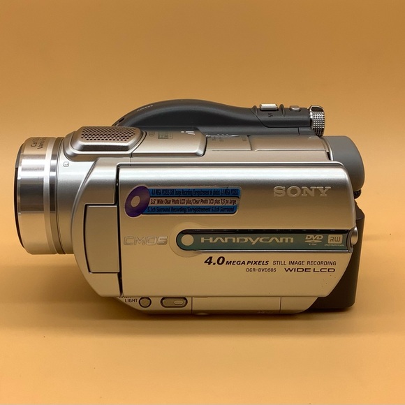Sony Handycam DCR-DVD505 - Picture 2 of 8
